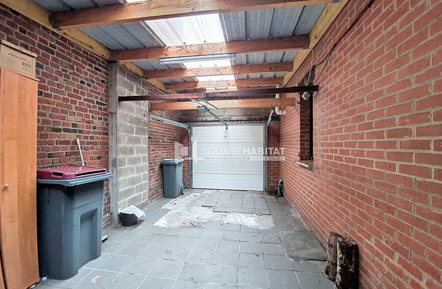 Semi plain-pied, avec jardin et garage de 40m², comprenant 4 chambres.