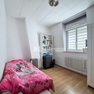 Semi plain-pied, avec jardin et garage de 40m², comprenant 4 chambres.