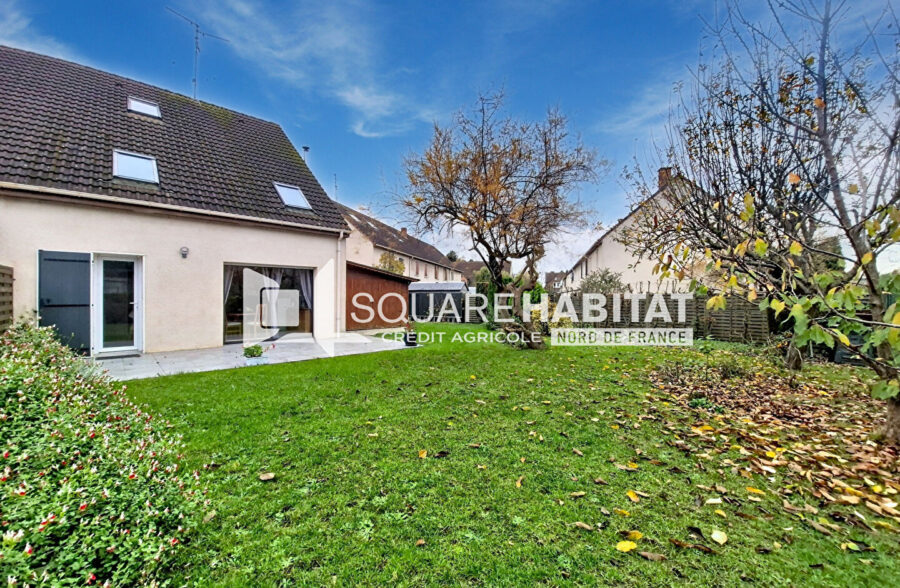 Maison familiale semi-individuelle des années 80  Au calme, proche des commodités &nbsp;Sous compromis&nbsp;