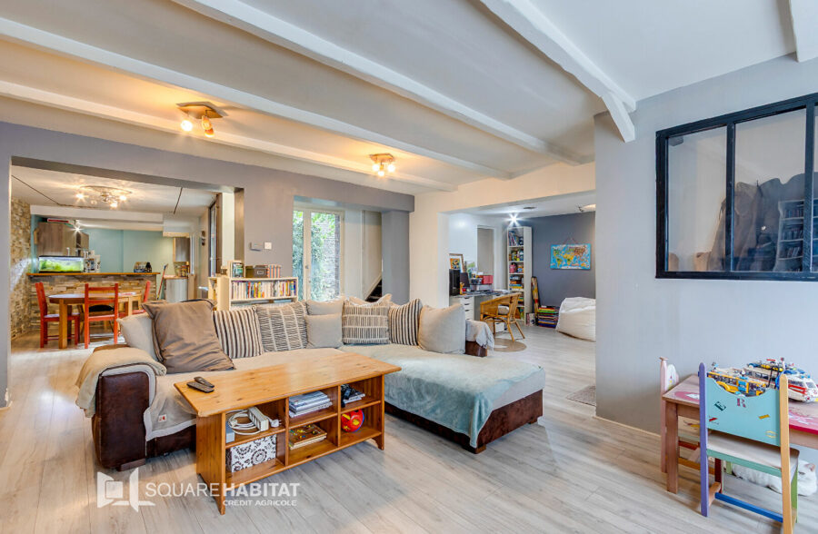 Maison familiale de 118 m² avec extérieur sur la rue jules Guesde, proche métro Euro téléport