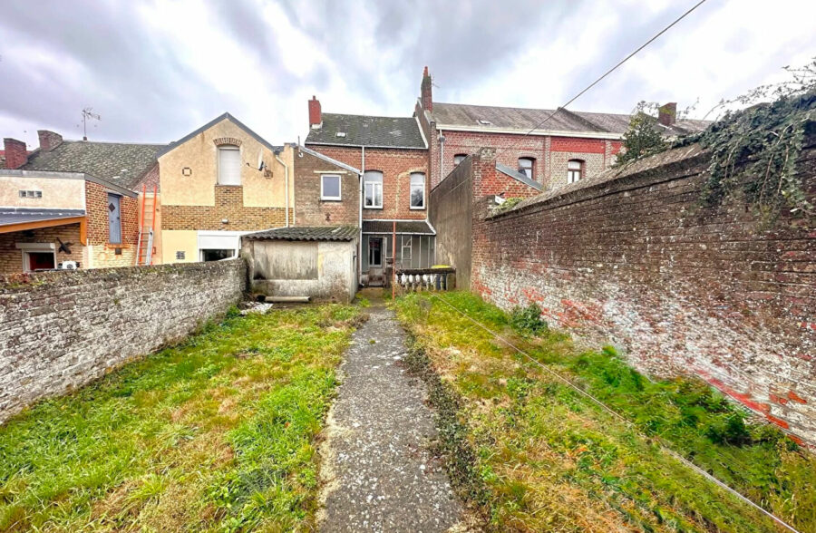 Maison de ville 102m² + jardin idéalement situé à Caudry