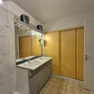 VIEUX LILLE – T4 DE 97 M² – BALCON, PARKING, CAVE DE 7,5M²  ET LOCAL VELOS