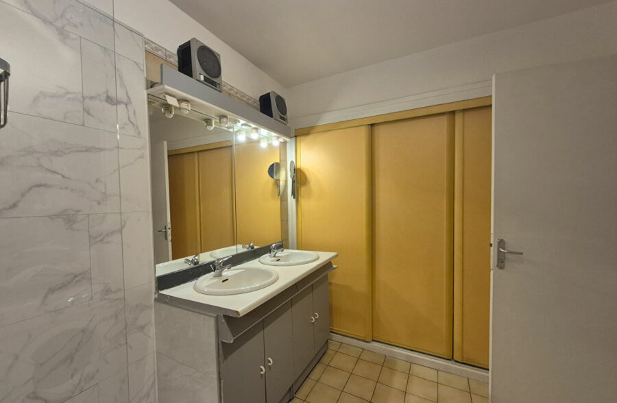 VIEUX LILLE – T4 DE 97 M² – BALCON, PARKING, CAVE DE 7,5M²  ET LOCAL VELOS