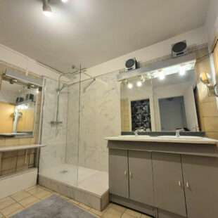 VIEUX LILLE – T4 DE 97 M² – BALCON, PARKING, CAVE DE 7,5M²  ET LOCAL VELOS