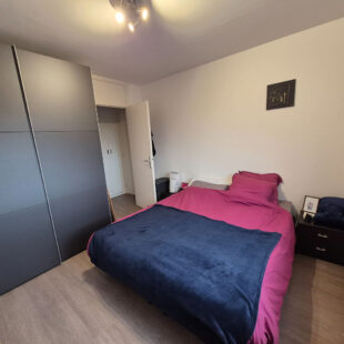 LILLE  limite LOOS T2 avec parking et cave