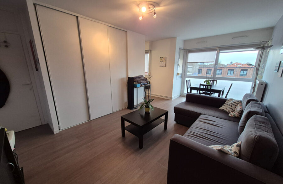 LILLE  limite LOOS T2 avec parking et cave