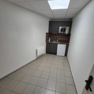 Bâtiment à usage mixte idéalement situé