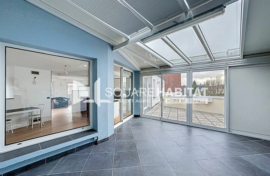 CHARMANT APPARTEMENT T3 AVEC CHEMINÉE ET VERANDA – RONCHIN – GRANDE TERRASSE – GARAGE EN SOUS SOL – CAVE