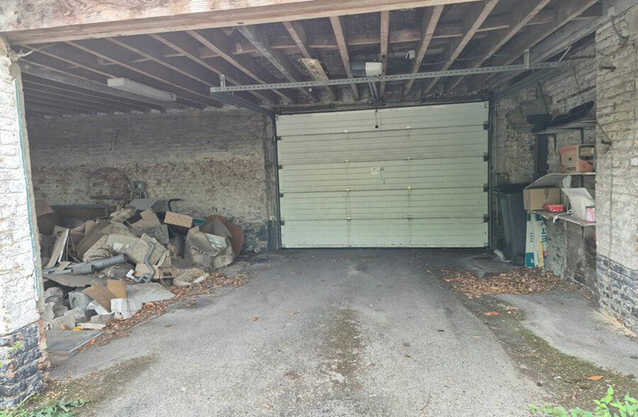 Condé-sur-l’Escaut : Immeuble mixte avec fort potentiel locatif et parking privé