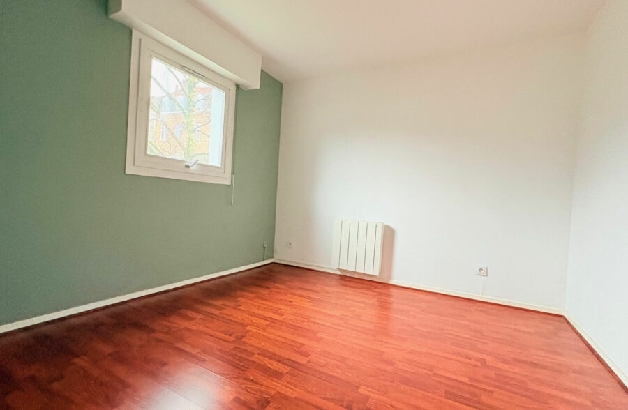 VIEUX LILLE – T3 82 m² avec BALCON , PARKING et CAVE