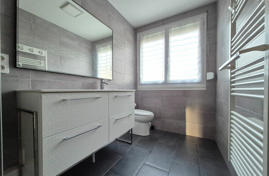 Maison individuelle 3 Chambres + 3  Garages &nbsp;Sous compromis&nbsp;