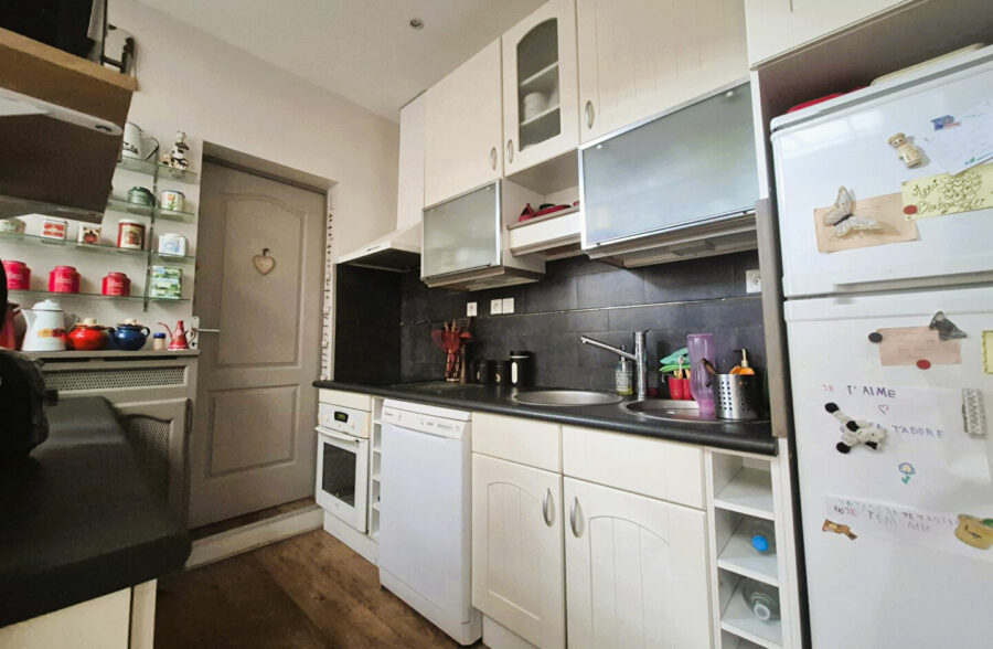 Semi bourgeoise 135m carré , 4 chambres proche du métro et tram