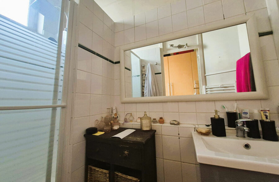 Semi bourgeoise 135m carré , 4 chambres proche du métro et tram