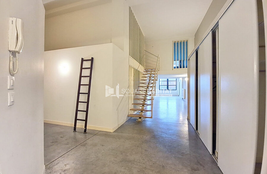 LOFT 150 m² 3 CHAMBRES ET STATIONNEMENT PRES DE LA GARE