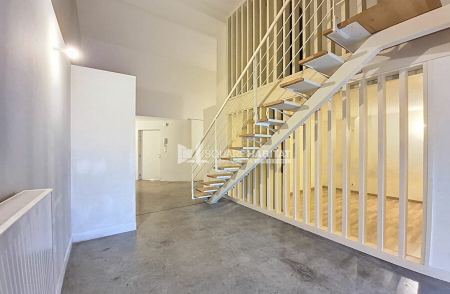 LOFT 150 m² 3 CHAMBRES ET STATIONNEMENT PRES DE LA GARE