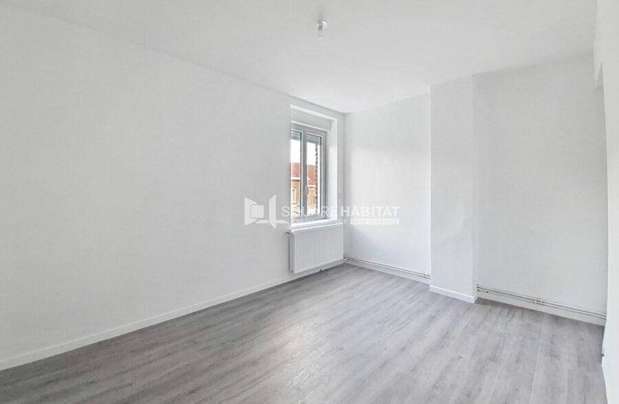 MAISON REFAITE A NEUF 4 CHAMBRES ET EXTERIEUR