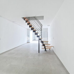 MAISON REFAITE A NEUF 4 CHAMBRES ET EXTERIEUR