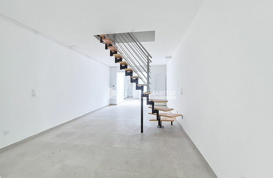 MAISON REFAITE A NEUF 4 CHAMBRES ET EXTERIEUR