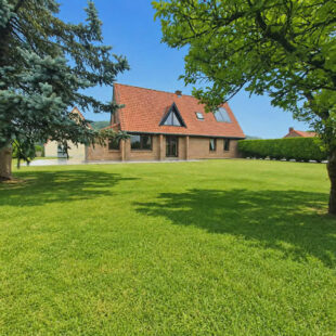 Maison Sachin 8 pièce(s) 141 m2