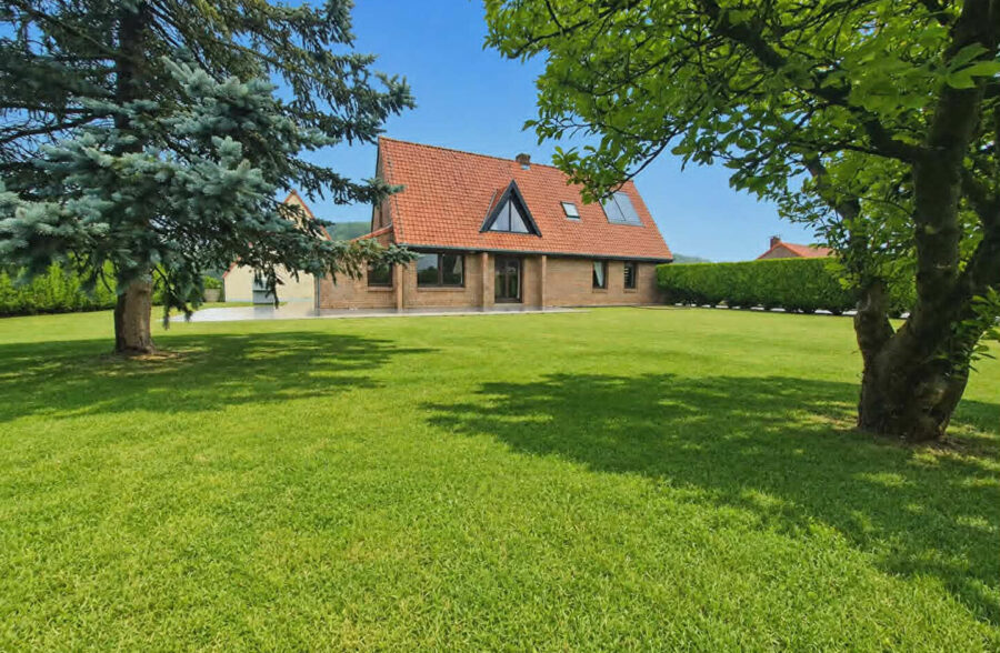 Maison Sachin 8 pièce(s) 141 m2