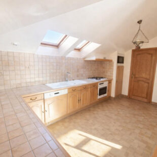 Maison Sachin 8 pièce(s) 141 m2