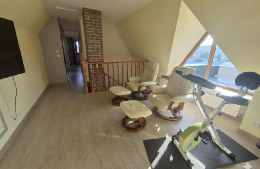Maison Sachin 8 pièce(s) 141 m2