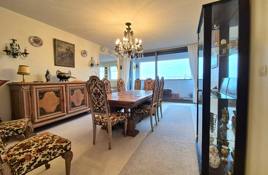 APPARTEMENT DOUBLE SEJOUR 3 CHAMBRES LOGGIA ET PARKING EN HYPER CENTRE