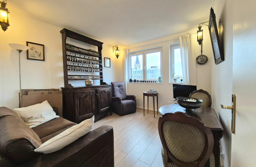 APPARTEMENT DOUBLE SEJOUR 3 CHAMBRES LOGGIA ET PARKING EN HYPER CENTRE