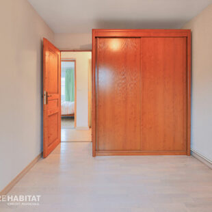 Maison  individuelle de 106 m²  et  garages fermés